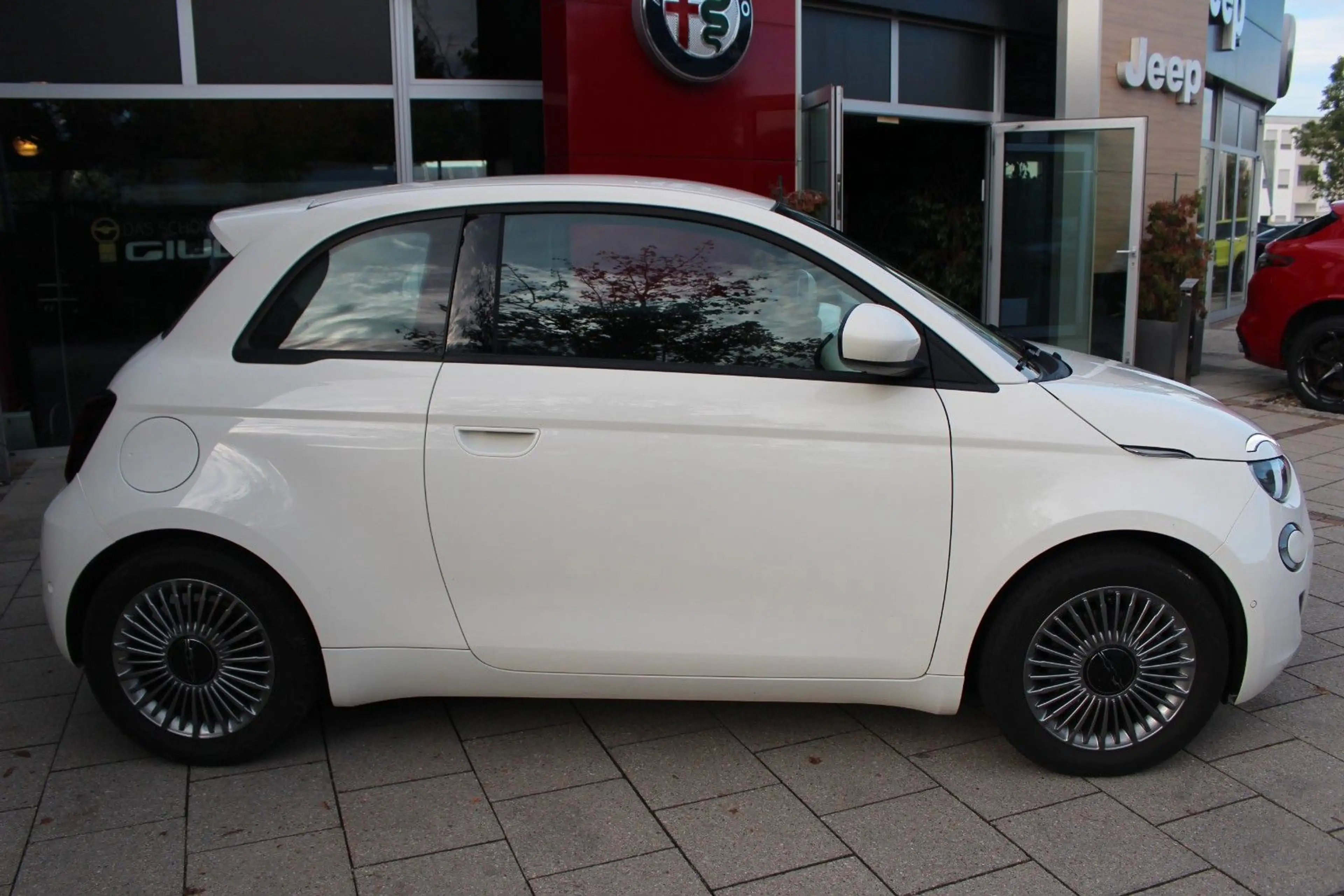 Fiat 500e CARPLAY/KAMERA/SHZ/SOH 97,6% — photo 2