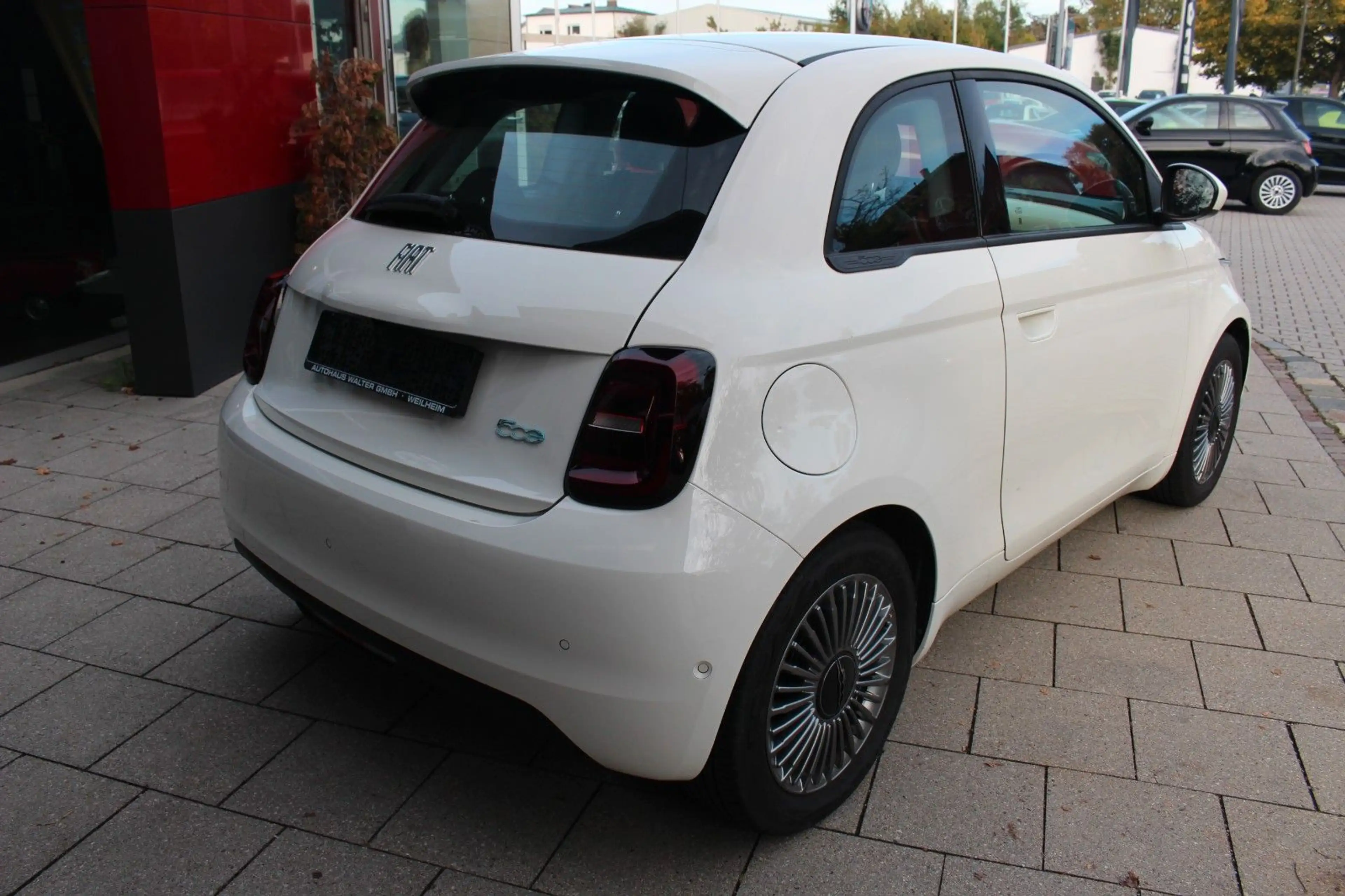 Fiat 500e CARPLAY/KAMERA/SHZ/SOH 97,6% — photo 3