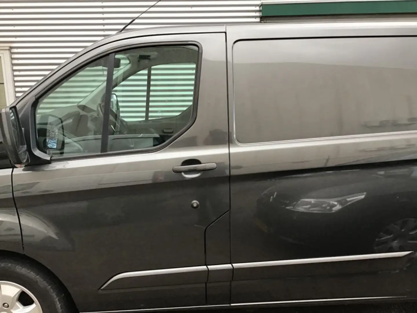 Ford Transit Custom 270 L1H1 2.0 TDCI 130 TREND BUSINESS Gris - 2