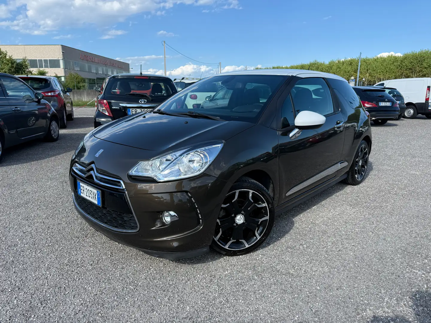 Citroen DS3 DS3 1.2 Benz Chic 82cv Marrone - 1