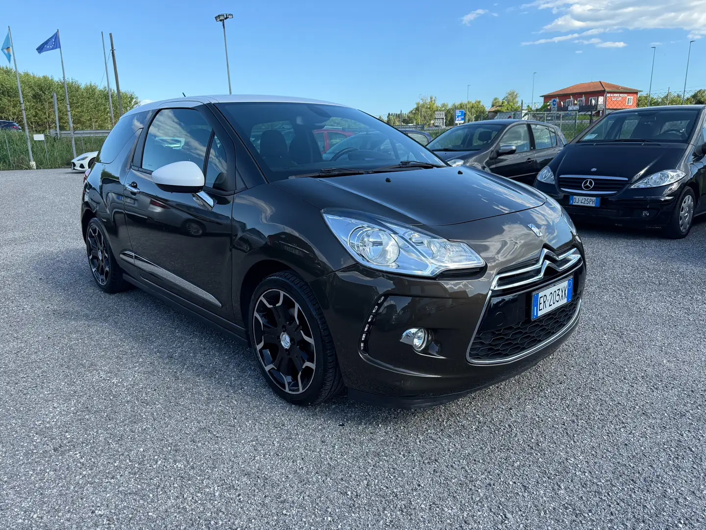 Citroen DS3 DS3 1.2 Benz Chic 82cv Marrone - 2