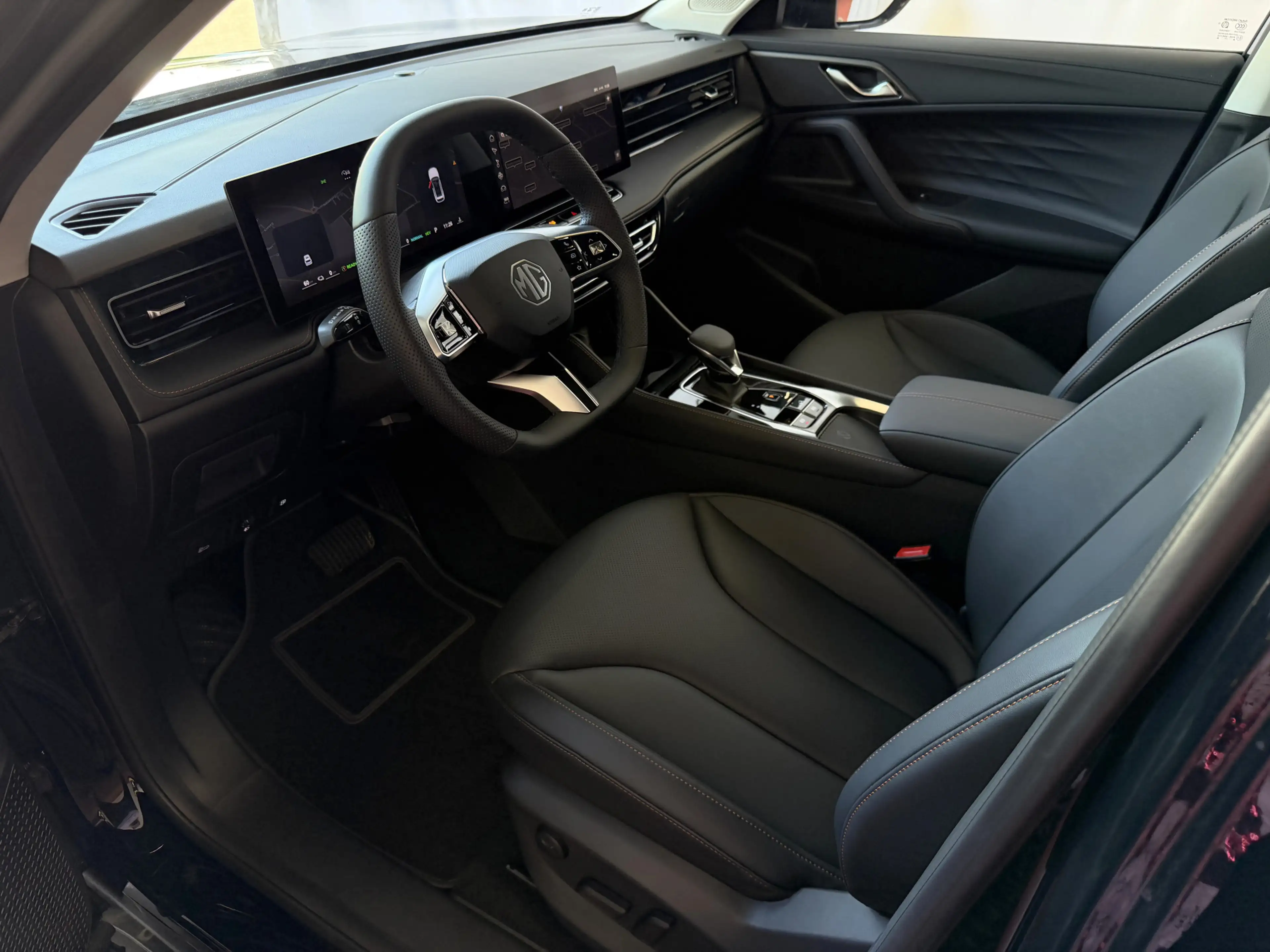 MG HS MG PHEV 1.5 TGDI LUXURY PHEV PLUG-IN HYBRIDE | LEE — photo 3