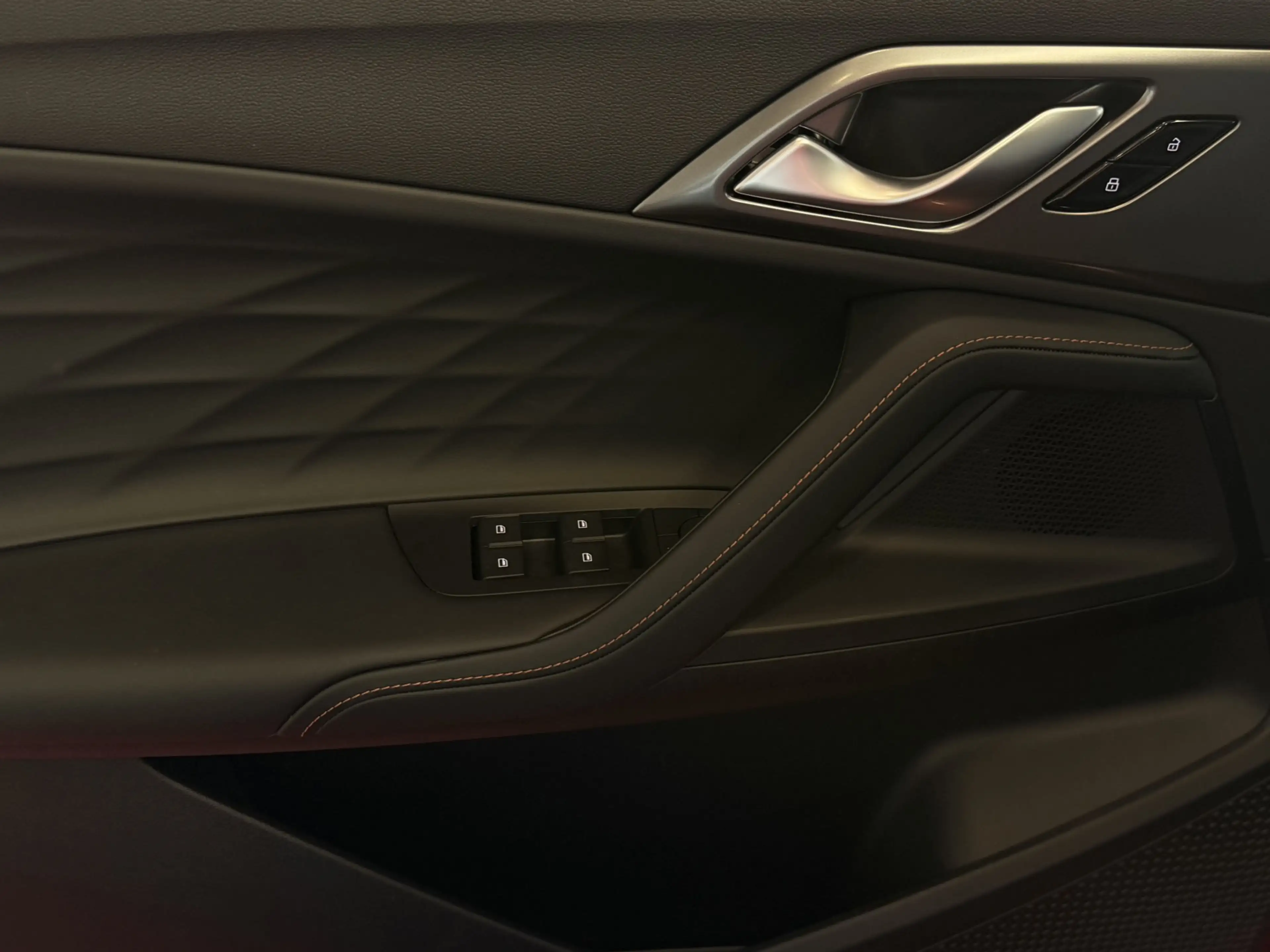 MG HS MG PHEV 1.5 TGDI LUXURY PHEV PLUG-IN HYBRIDE | LEE — photo 23