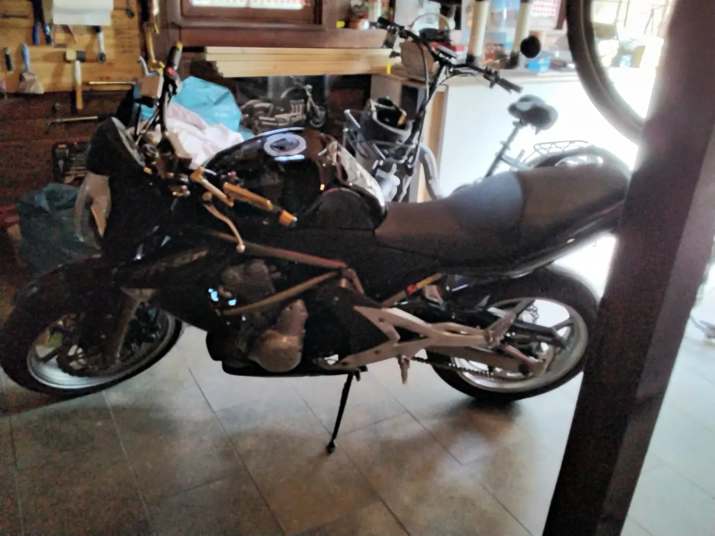 Kawasaki ER - 6 N crna - 2