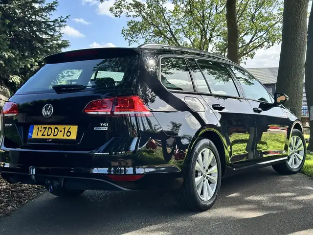 Volkswagen Golf view 5