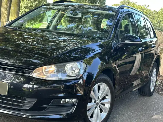 Volkswagen Golf view 2