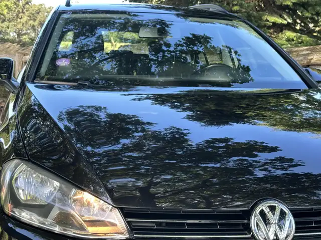 Volkswagen Golf view 3