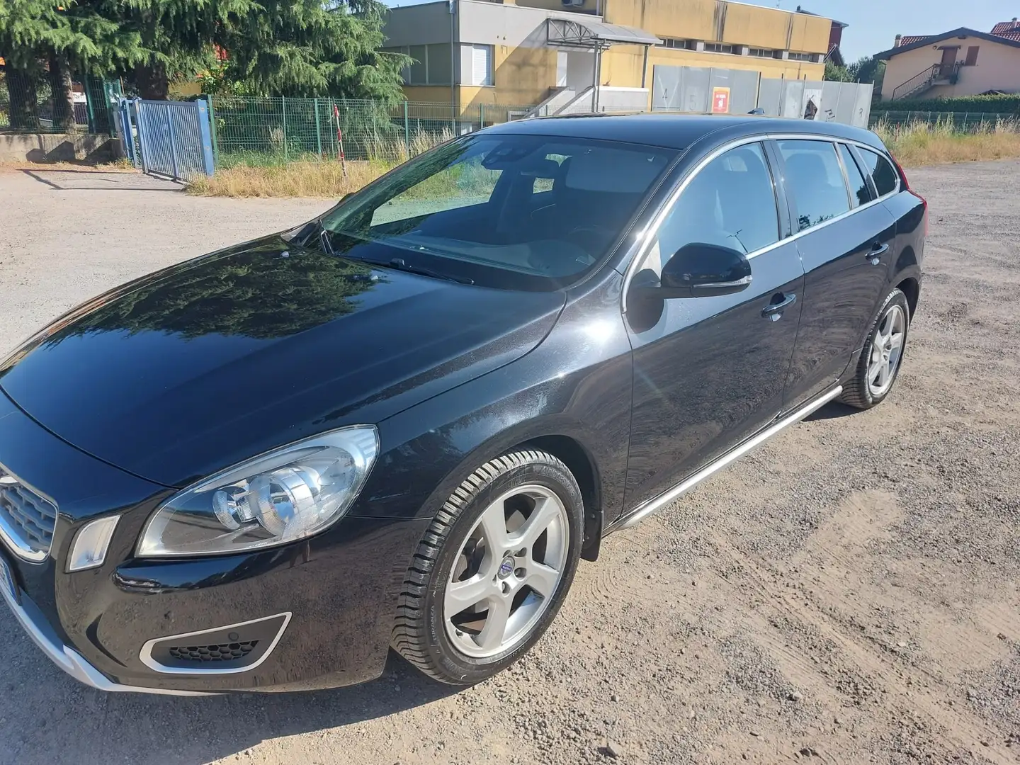 Volvo V60 V60 I 2010 2.0 d4 ved (d3) Momentum geartronic Nero - 2
