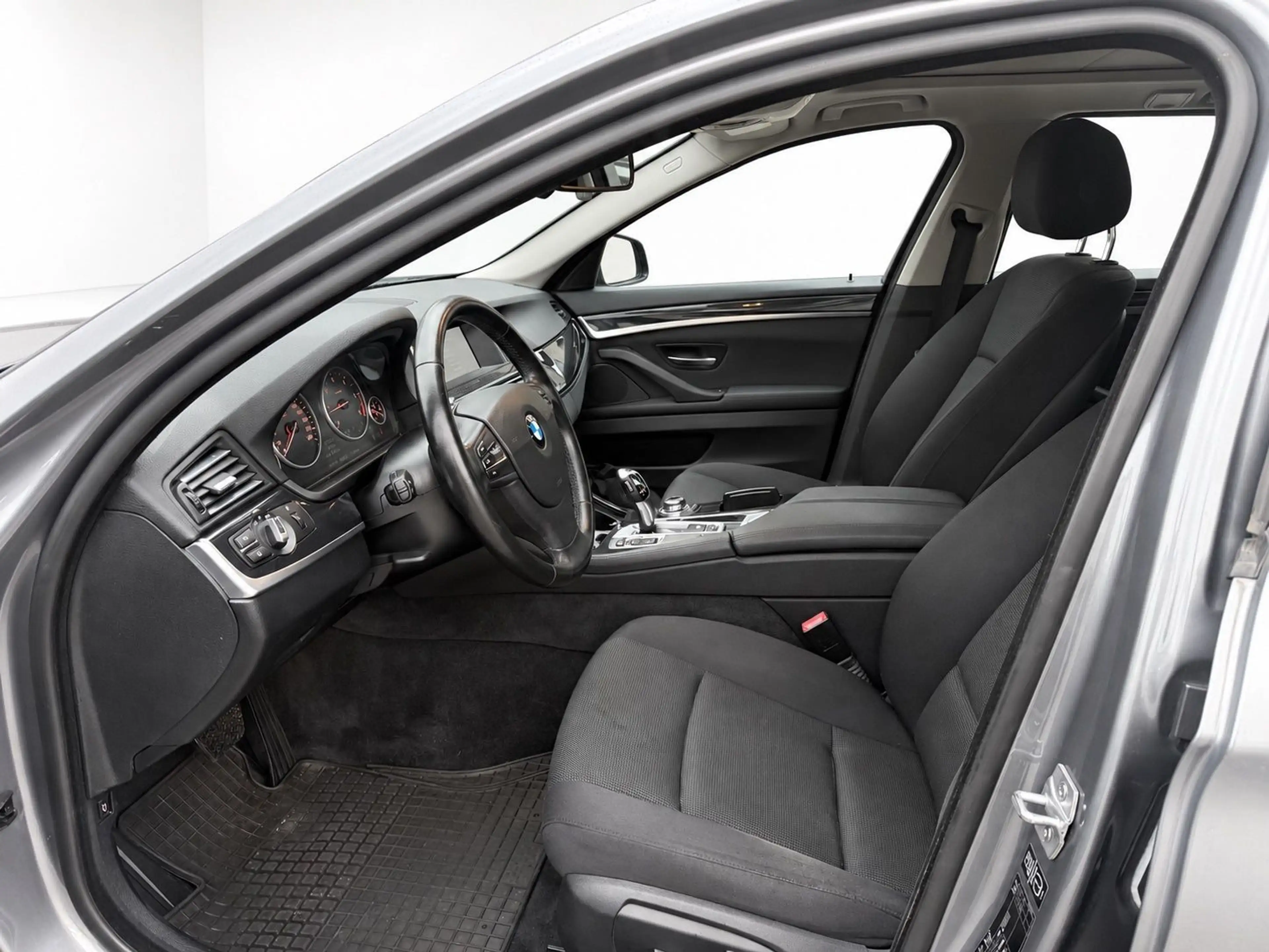 BMW 520 5 Touring 520 d — photo 14