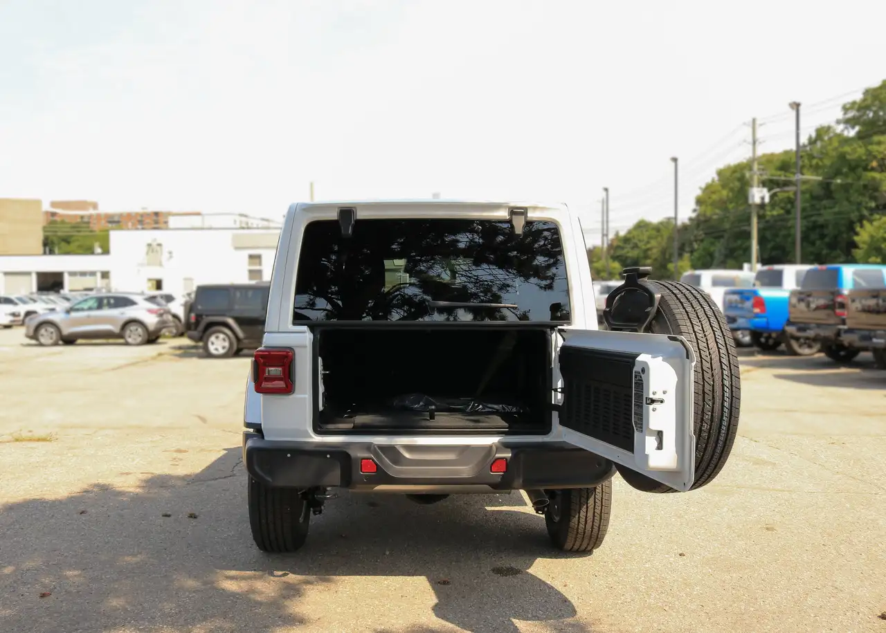 Jeep Wrangler снимка Jeep Wrangler