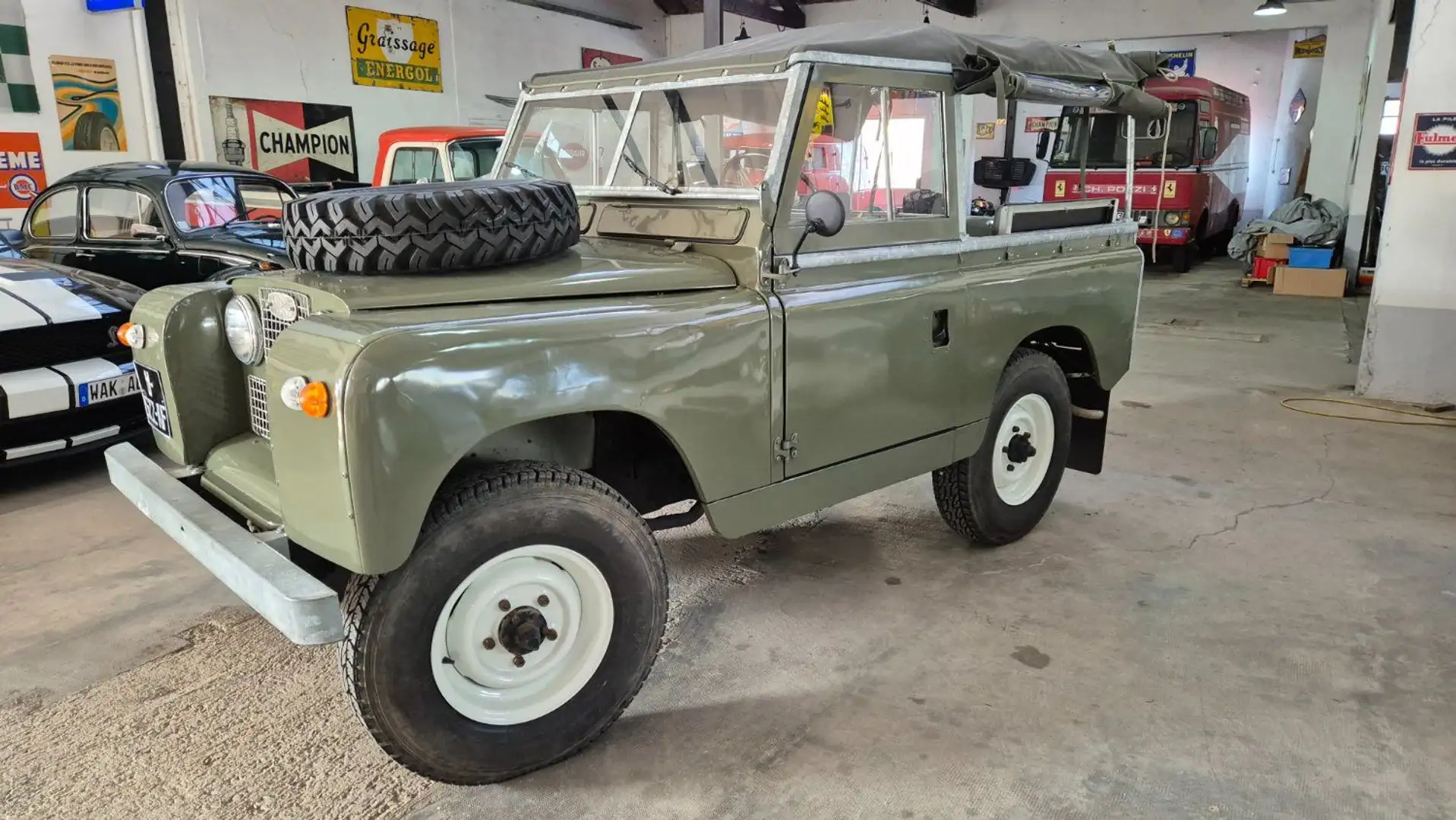 Land Rover Series 88 série IIA bâché 7 Station Wagon 7 places Verde - 1