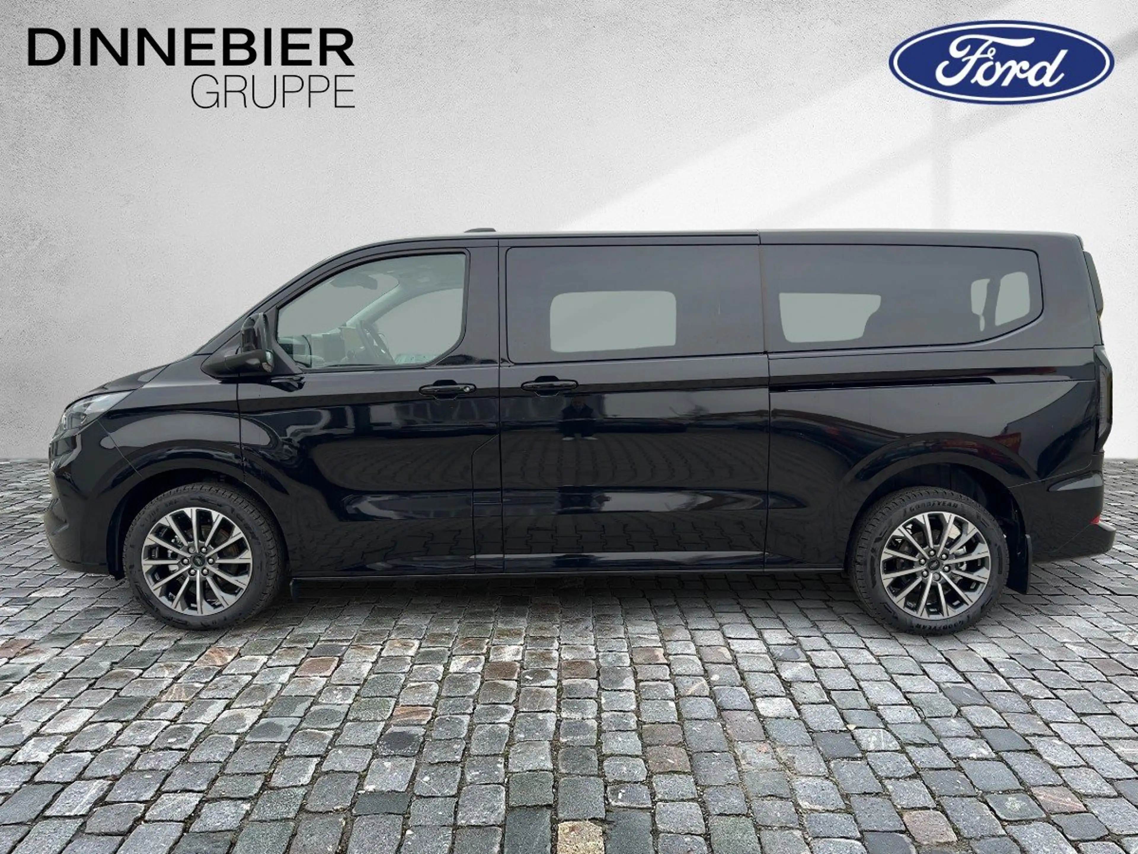 Ford Tourneo Custom Bus 320 L2 Titanium 125 kW AWD — photo 3