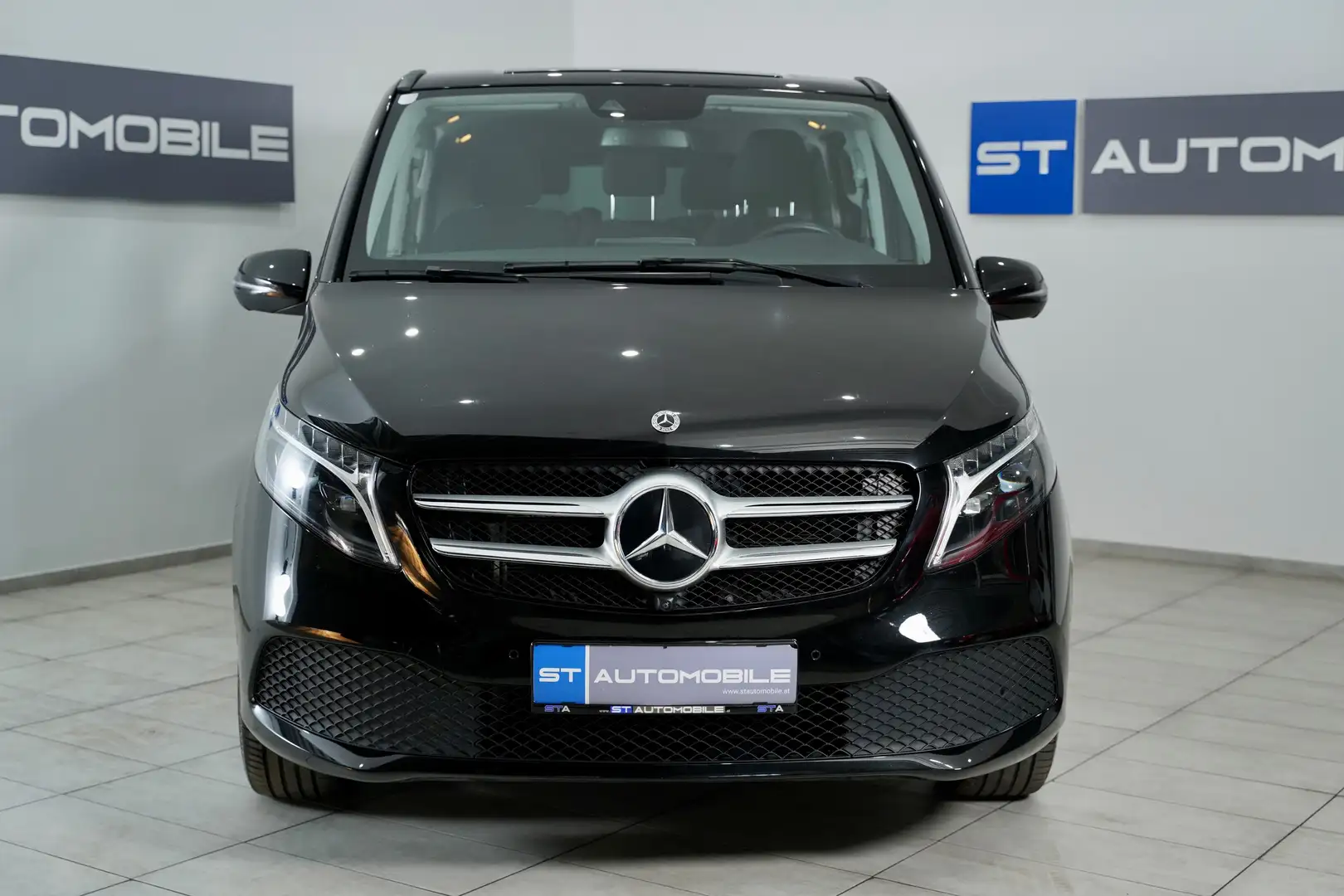 Mercedes-Benz V 220 d 4MATIC lang Aut. // 1.BESITZ // 7-SITZER // Schwarz - 2