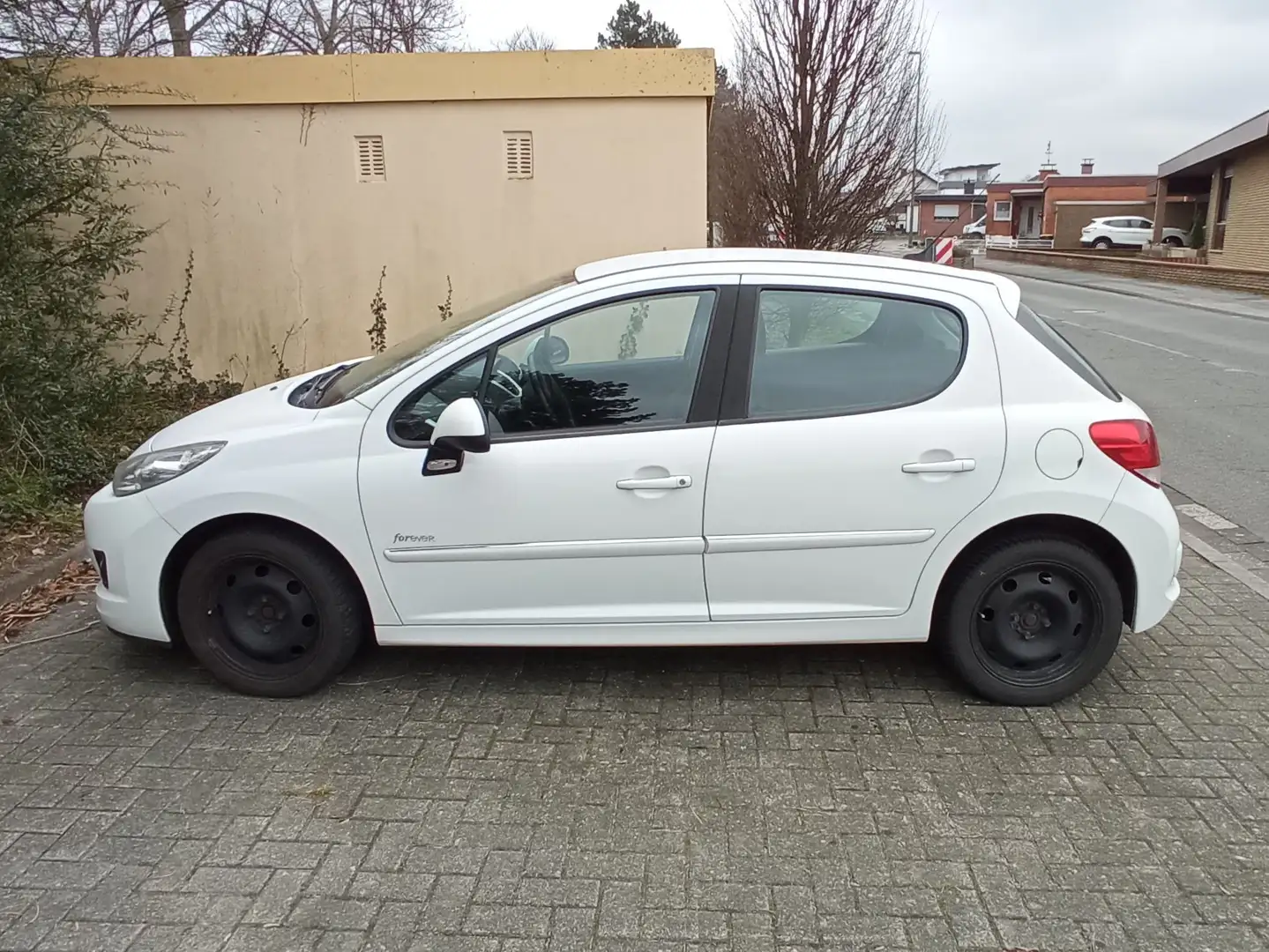 Peugeot 207 90 HDi FAP forever Weiß - 2