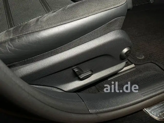 Mercedes-Benz E-Class view 13