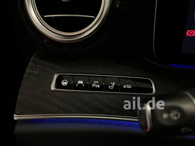 Mercedes-Benz E-Class view 14