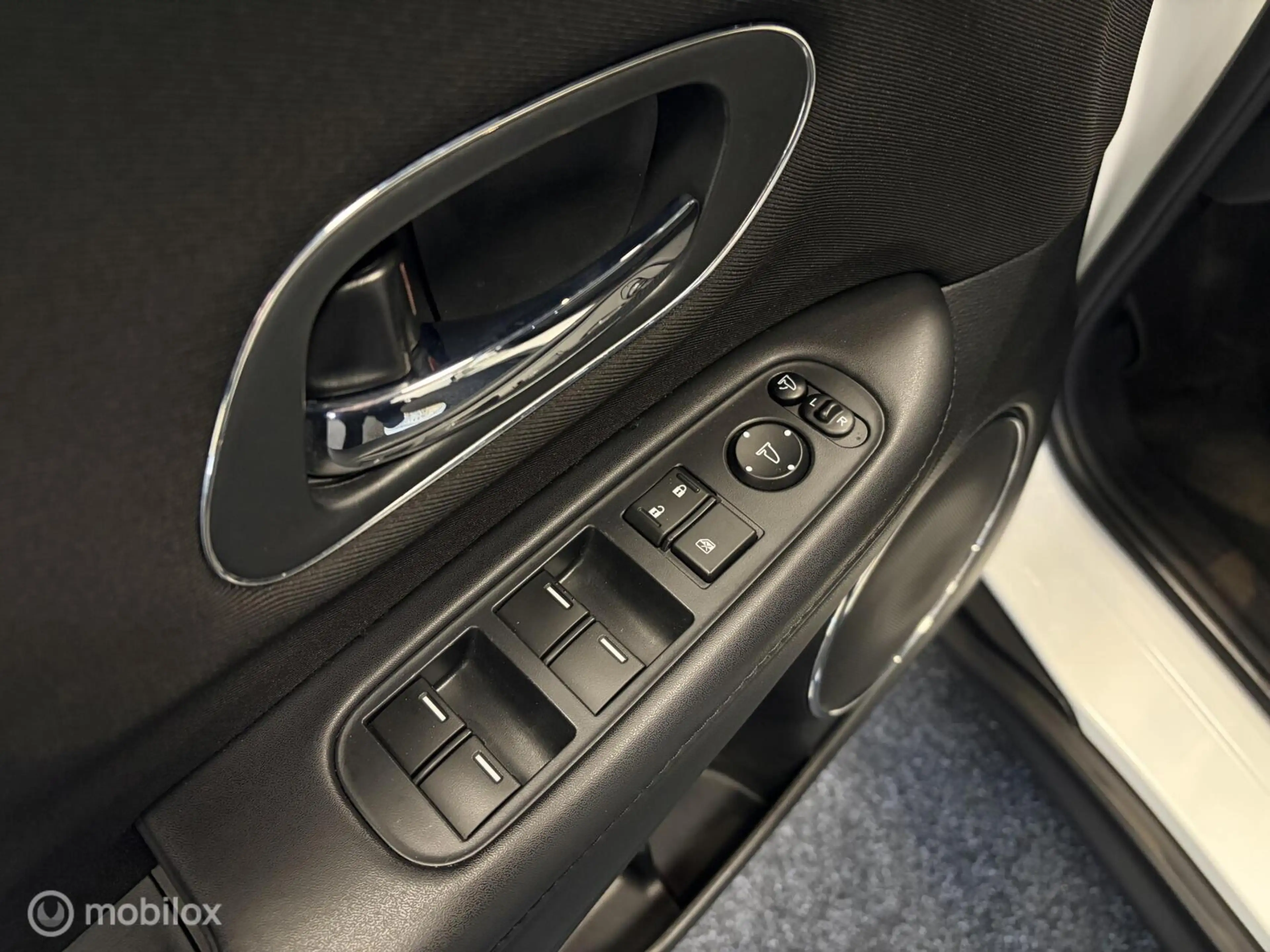 Honda HR-V 1.5 i-VTEC Elegance STOELVERW. / AUTOMAAT / CRUISE — photo 13