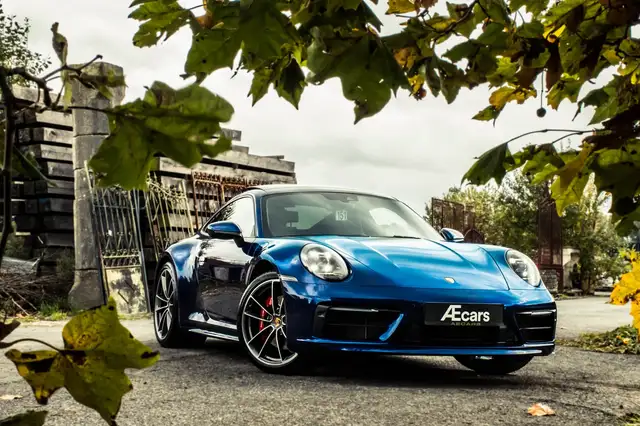 Porsche 911 view 2