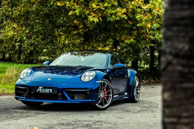 Porsche 911 view 4