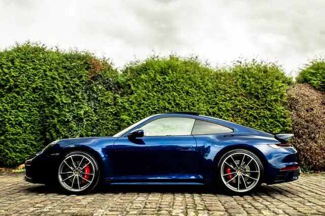 Porsche 911 view 5