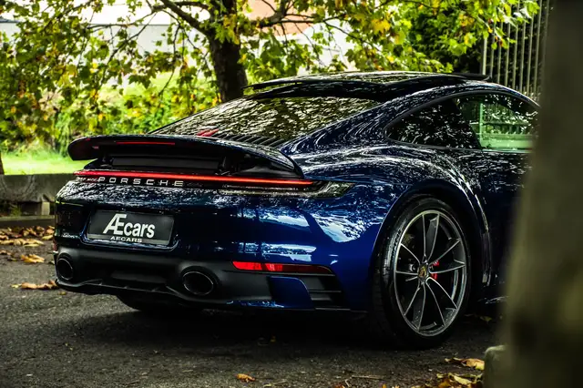 Porsche 911 view 8