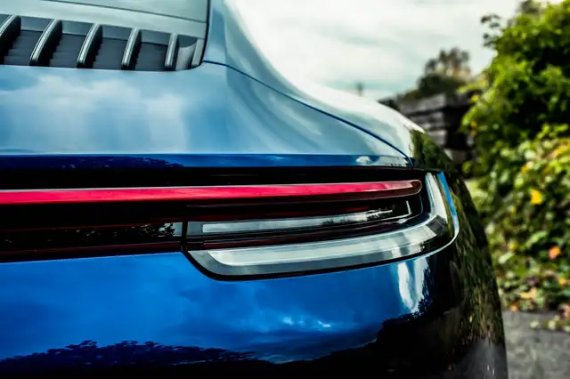 Porsche 911 view 11