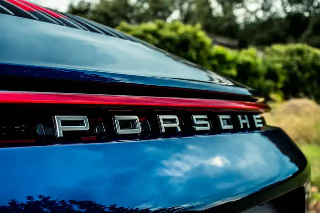 Porsche 911 view 10