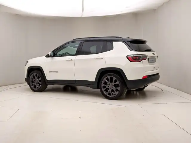 Jeep Compass view 4