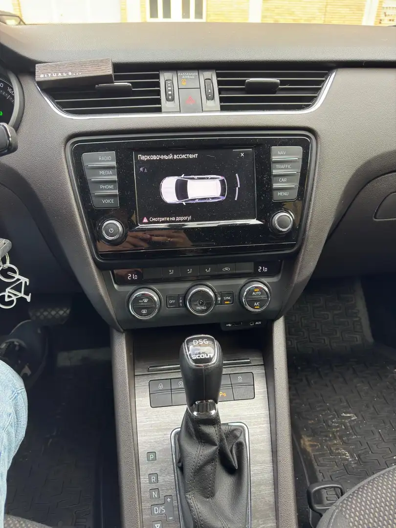 Skoda Octavia Octavia Scoit 2.0 tdi Scout4x4 184cv dsg Argento - 2