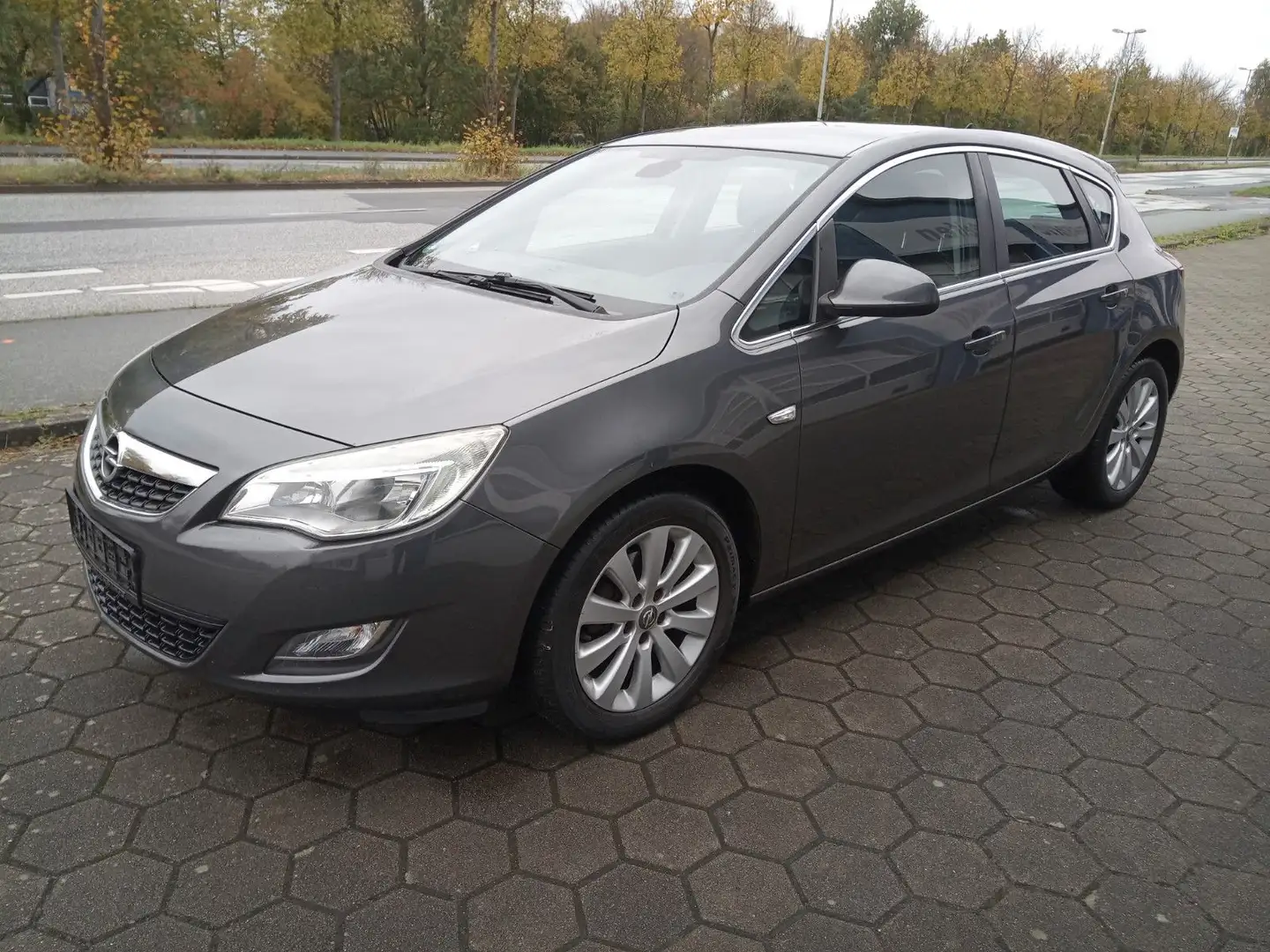 Opel Astra J Lim. 5-trg. Cosmo/HU neu Gris - 2