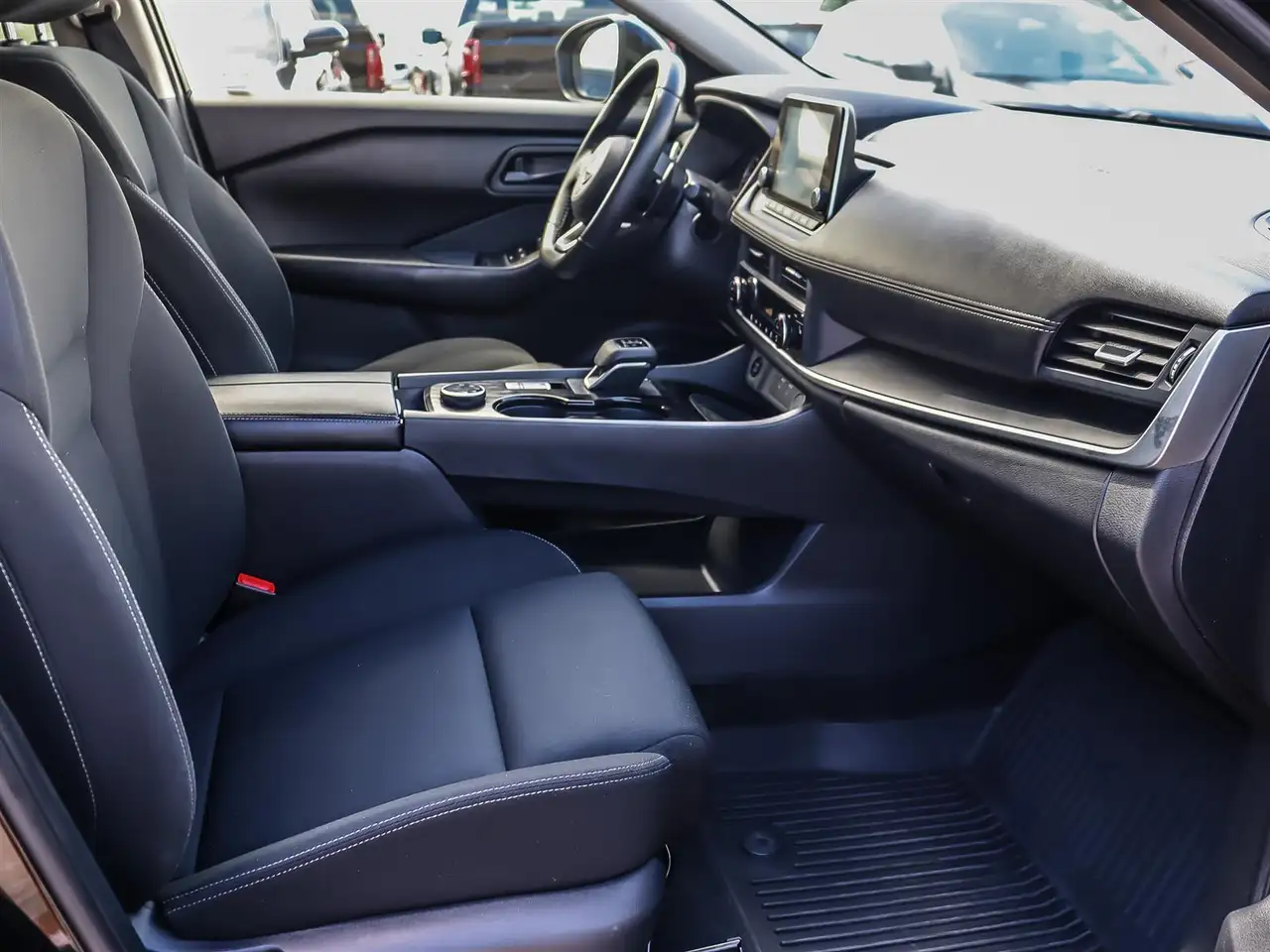 Nissan Rogue снимка Nissan Rogue