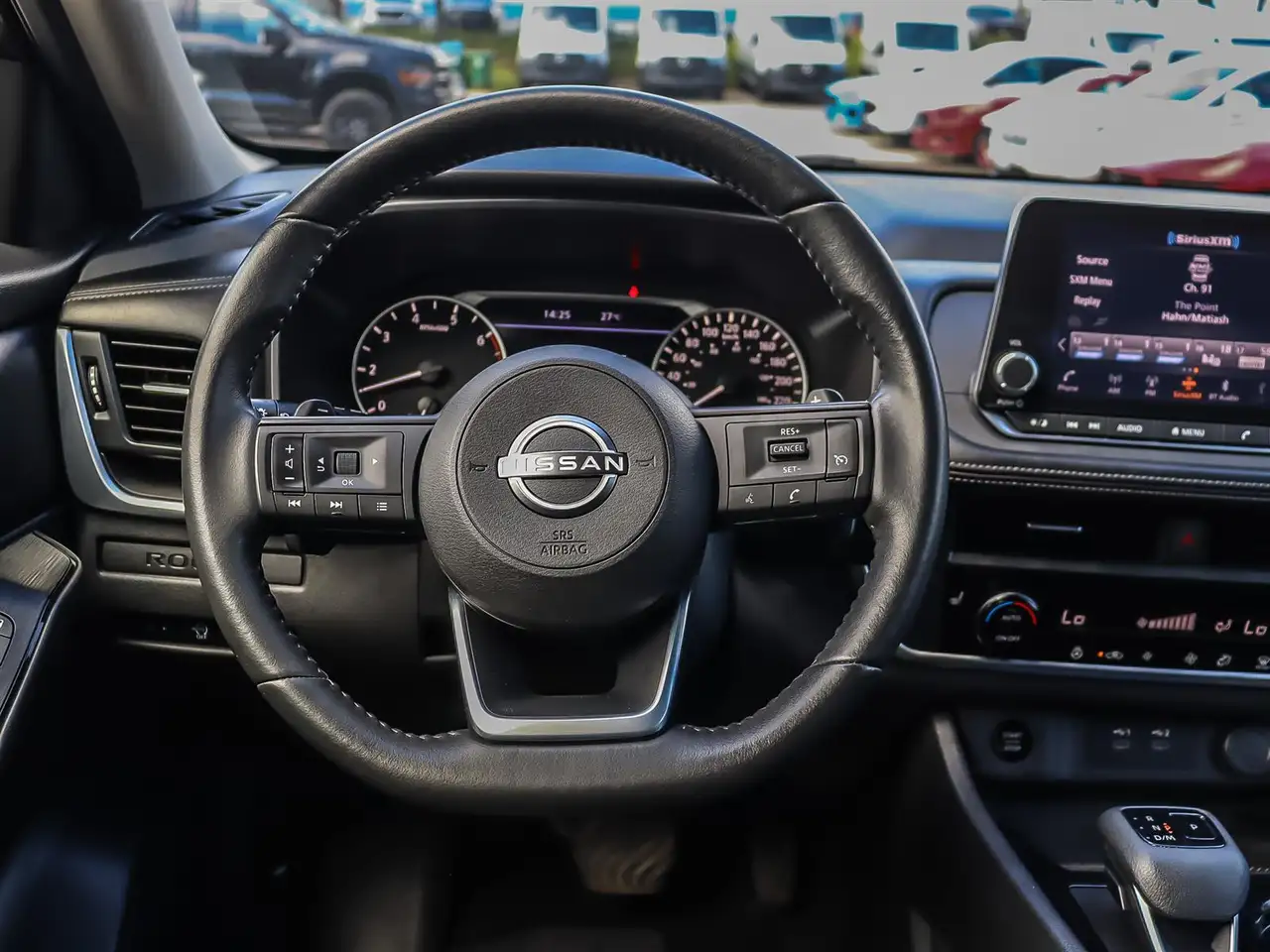 Nissan Rogue снимка Nissan Rogue