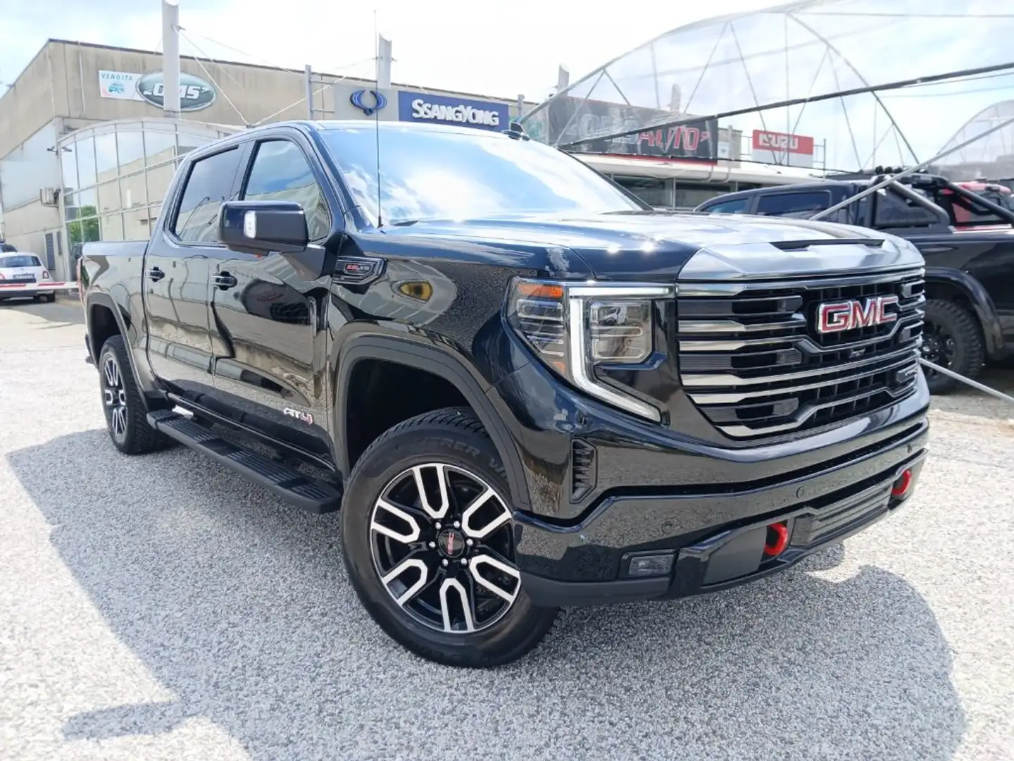 GMC Sierra 1500 Crew Cab 6.2L 4WD EcoTec3 V8 AT4 - N1 Zwart - 1