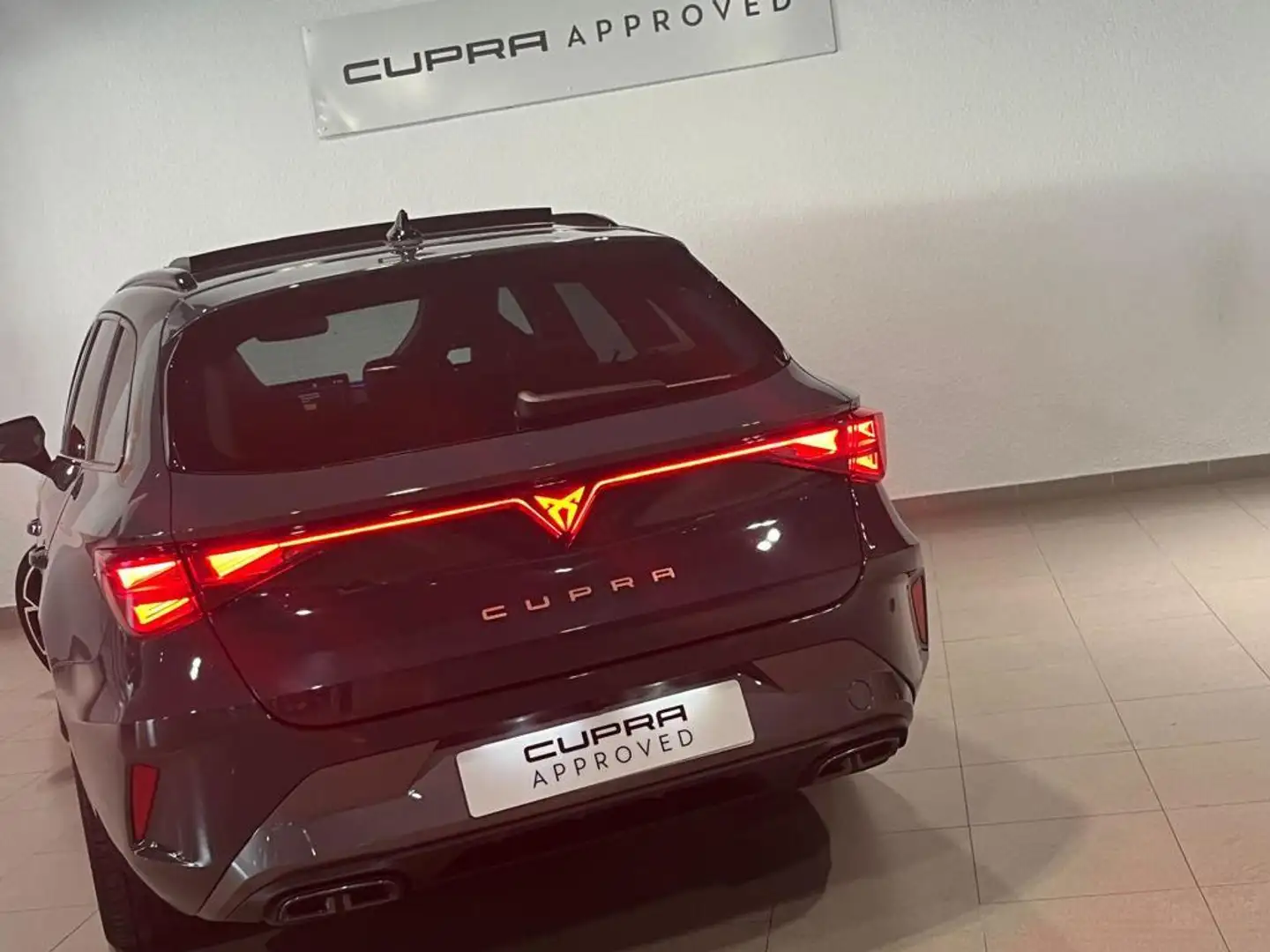 CUPRA Leon Sportstourer 1.5 eTSI 110 DSG Azul - 2