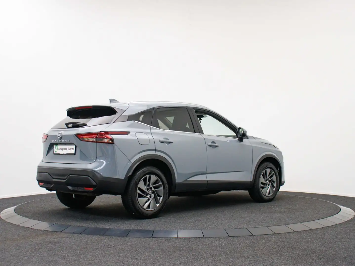Nissan Qashqai 1.3 MHEV Acenta + Design Pack Grijs - 2