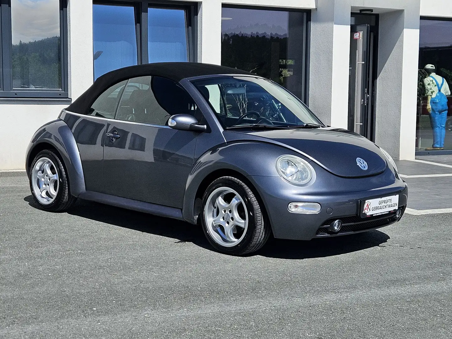 Volkswagen New Beetle 2.0 Highline Cabrio Grau - 1