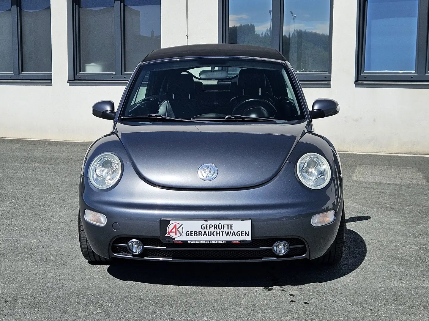 Volkswagen New Beetle 2.0 Highline Cabrio Grau - 2