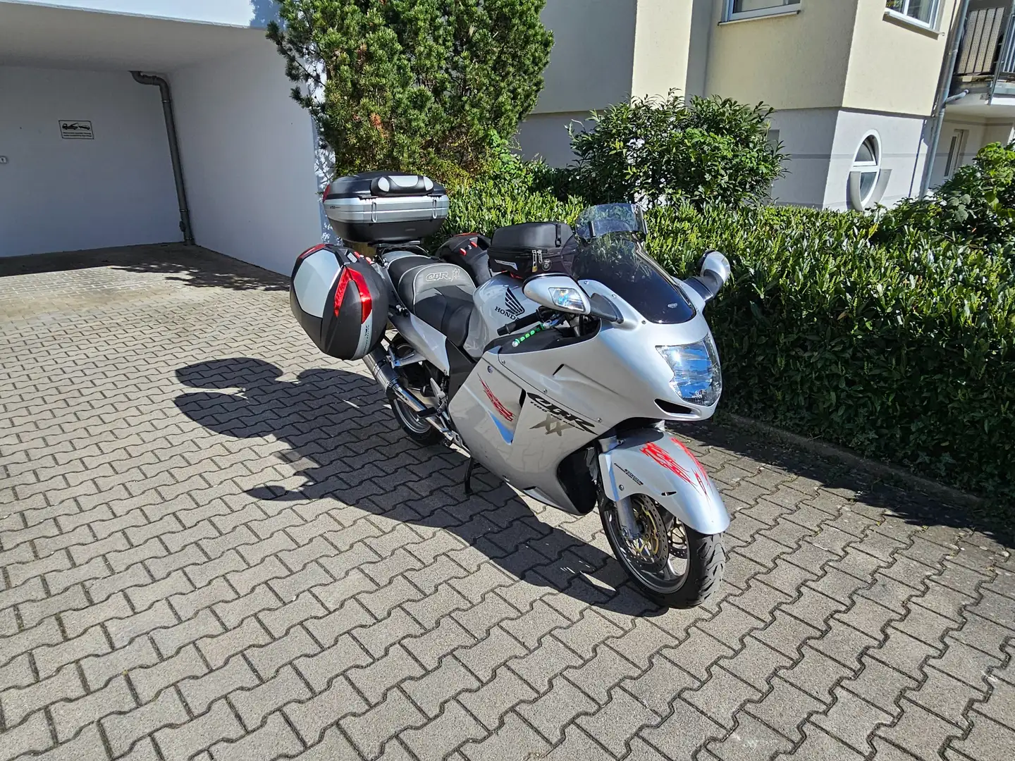 Honda CBR 1100 XX Срібний - 2