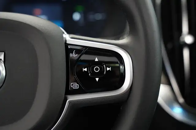 Volvo XC90 view 9