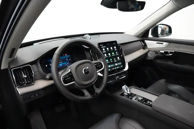 Volvo XC90 view 5