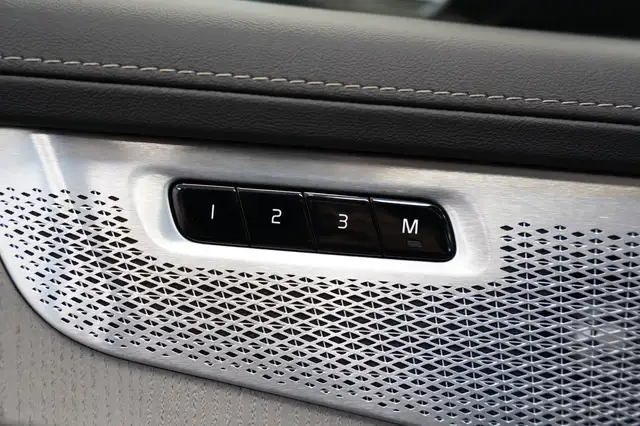 Volvo XC90 view 14