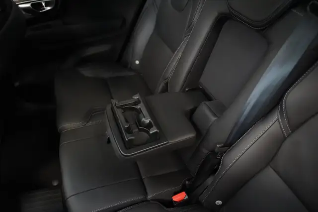 Volvo XC90 view 30