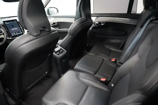 Volvo XC90 view 28