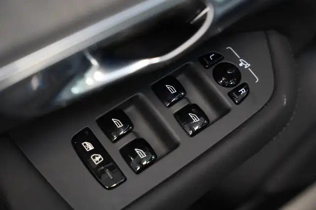Volvo XC90 view 13