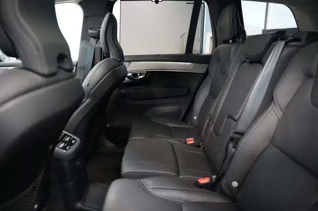 Volvo XC90 view 29