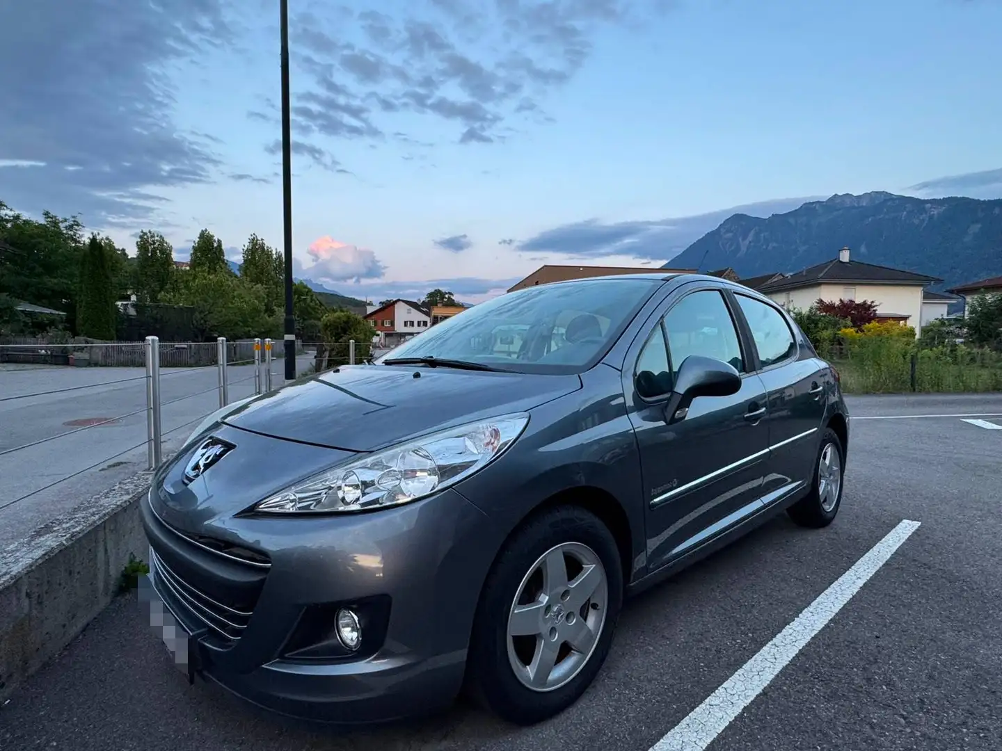 Peugeot 207 207 Ö3-Edition 1,4 100 ST grau Grau - 1