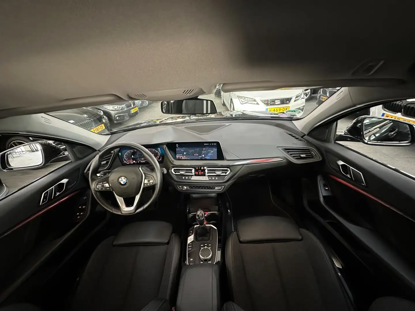BMW 118 1-serie 118i Business Edition Plus/XENON/NAVI/APP- Zwart - 2