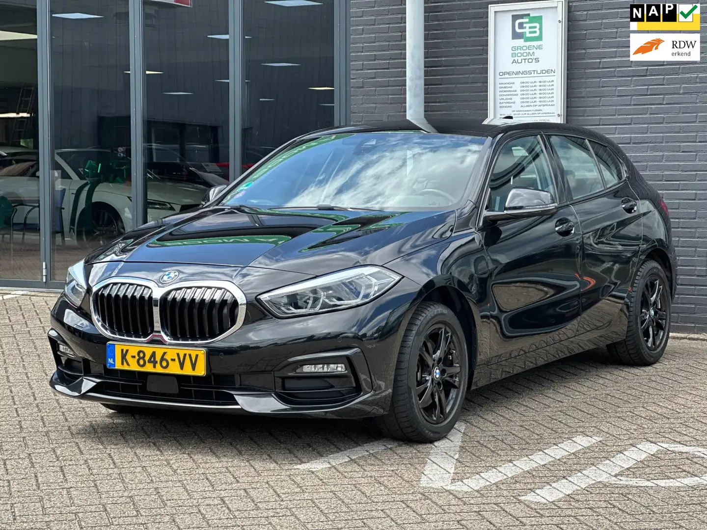 BMW 118 1-serie 118i Business Edition Plus/XENON/NAVI/APP- Zwart - 1