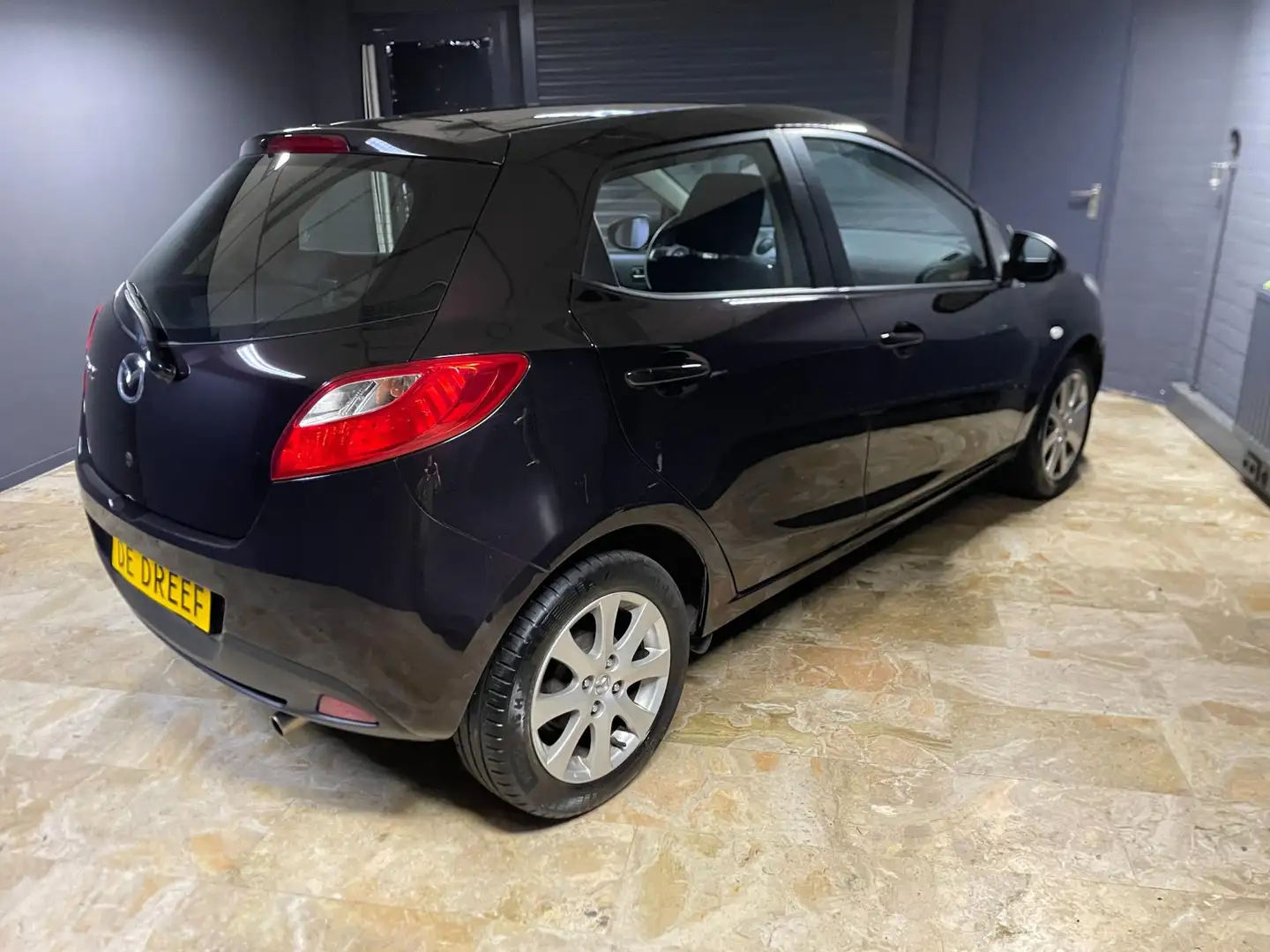 Mazda 2 1.3 Cool Airco Lm velgen Black - 2