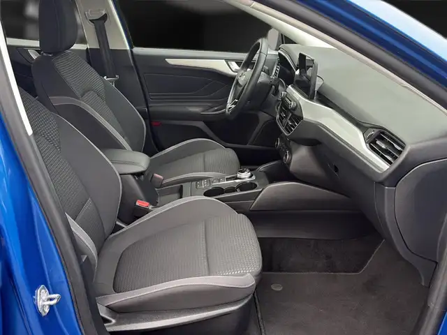 Ford Focus view 12
